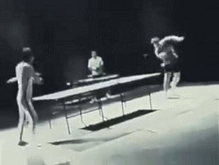 Bruce Lee ping pong tennis de table chorégraphie danse.gif, mai 2023