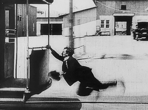 Buster Keaton in Daydreams (1922) train vol les premiers temps de l'aviation.gif, juil. 2021
