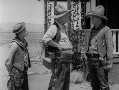 Buster Keaton ma vache et moi guerre conflit moi aussi je suis armé.gif, nov. 2019