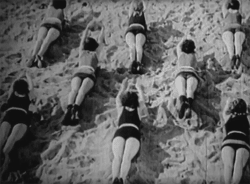 Catalina Here I Come 1927 film muet vintage nager sur le sable les sauterelles 8ème plaie d'Egypte.gif, janv. 2020