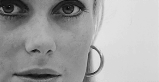 Catherine Deneuve in 4 fois D, 1964 penser à débloquer Catherine Deneuve