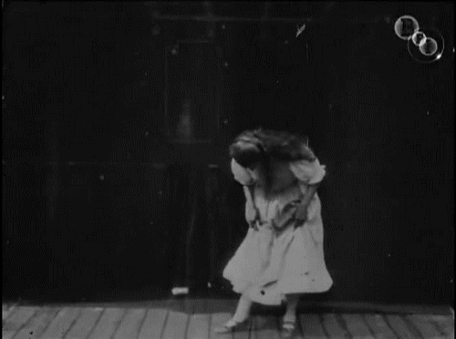Cecil Hepworth and Percy Stow,  Alice In Wonderland, 1903.gif, nov. 2021