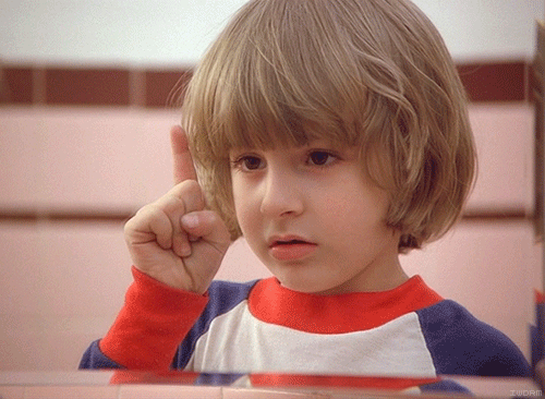 Danny Lloyd – the kid in The Shining petit doigt mort redrum raide rome.gif, oct. 2021