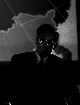 Docteur Folamour réalisé par Stanley Kubrick avec Peter Sellers discours sur l'état du monde.gif, juin 2020