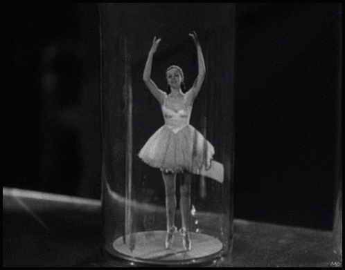 Dr. Pretorious’s ballerina in a bottle The Bride Of Frankenstein (1935) si, j'aime la danse.gif, nov. 2021