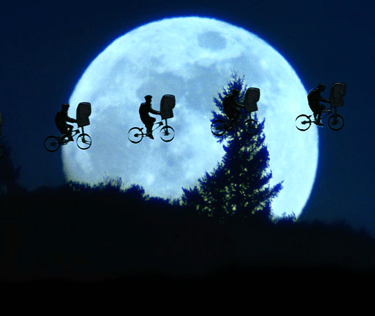 E.T. E.T. the extra terrestrial moon bycicle vélo lune départs en vacances.gif, fév. 2021