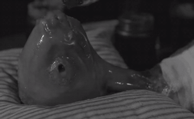 Eraserhead (1977) dir. David Lynch une cuillerée pour maman.gif, mar. 2021
