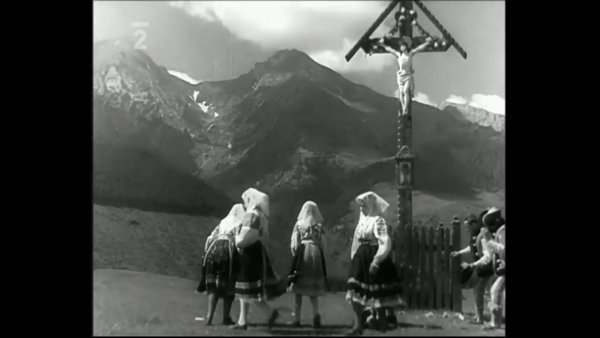 Everyday life under High Tatras. Slovakia 1938 Jésus prière montagne.gif, nov. 2020