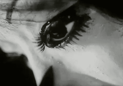 Funeral Parade of Roses Toshio Matsumoto 1969 oeil les mouillettes.gif, janv. 2020