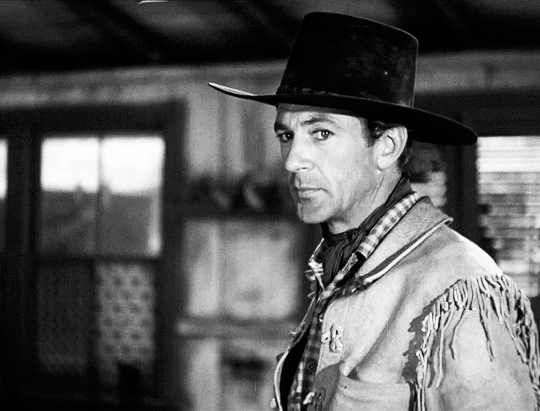 Gary Cooper in The Westerner (1940) dir. William Wyler j'avais pris l'habitude de parler tout seul.gif, août 2021