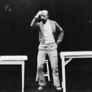Georges Melies - 1898 - Un homme de têtes budget masque pour homme à trois têtes.gif, août 2020