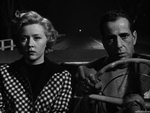Gloria Grahame and Humphrey Bogart in Nicholas Ray’s In a Lonely Place (1950) la circulation s'annonce difficile.gif, août 2020