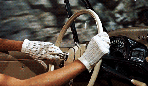 Grace Kelly conduisant avec des gants voiture.gif, mar. 2021