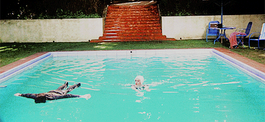 Harold and Maude (1971) mort dans la piscine.gif, juin 2020