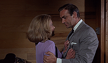 Honor Blackman and Sean Connery in Goldfinger judo.gif, janv. 2020