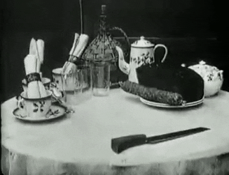 House of Ghosts (La Maison ensorcelée). 1907 à table.gif, fév. 2021