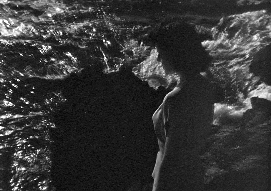 I Walked with a Zombie (1943) dir. Jacques Tourneur.gif, mai 2020