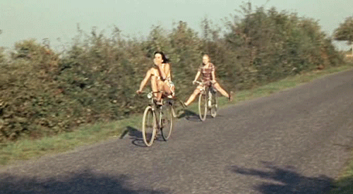 Jeanne Goupil and Catherine Wagener les filles à vélo.gif, fév. 2020