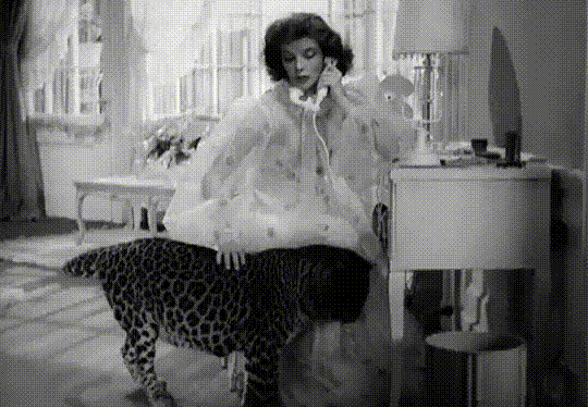 L'Impossible Monsieur Bébé (Bringing up Baby) Howard Hawks 1938 le fauve sur le lit.gif, juin 2021