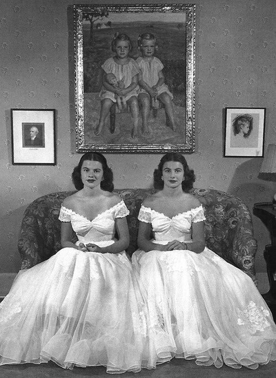 Lee and Lyn Wilde, sometimes billed as The Wilde Twins 1940s les jumelles qui disent non.gif, juin 2021