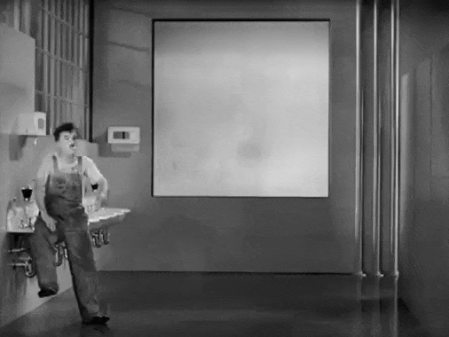 Les Temps modernes (Modern Times) Charlie Chaplin, 1936 au travail la pause cigarette.gif, juil. 2021