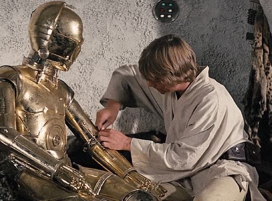 Luke Skywalker doing Luke Skywalker things C-3PO protocole de vaccination pour tous.gif, mai 2021