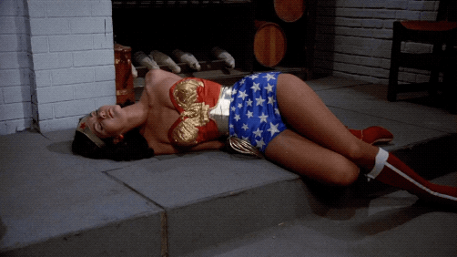Lynda Carter in Wonder Woman (1975), Formula No. 407 parfois, je suis si lasse.gif, nov. 2020