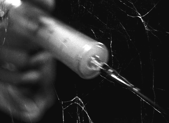 MURDER, MY SWEET (1944) dir. Edward Dmytryk seringue vaccin.gif, déc. 2020