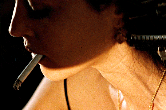 Malèna 2000 dir. by Giuseppe Tornatore Monica Belluci Jésus les pieds entre les seins des femmes