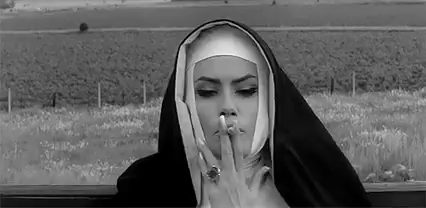 Marisa Mell dimanche mes soeurs, dimanche religieuse nonne cigarette.gif, janv. 2022