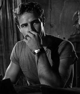 Marlon Brando tu comprends pour un acteur les gestes barrières c'est hyper-important.gif, juil. 2020