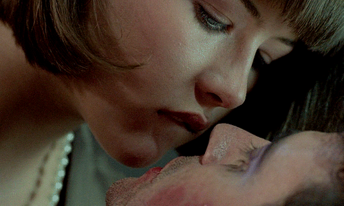 Maurice Pialat Police 1985 Sophie Marceau quel sont les rôle qui vous en ont fait le plus baver salive.gif, avr. 2023