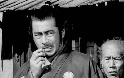 Mifune Toshiro in Yojimbo (1961) dir. Akira Kurosawa dents.gif, mai 2020