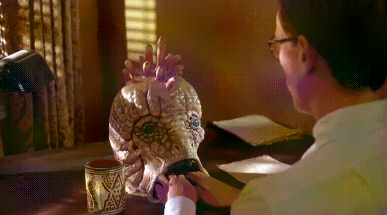 Naked Lunch - David Cronenberg (1991) ne mets pas tes doigts dans la bouche.gif, avr. 2023