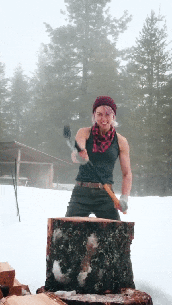 Nicole Coenen bucheronne quand temps fraîchir femme couper du bois.gif, avr. 2023