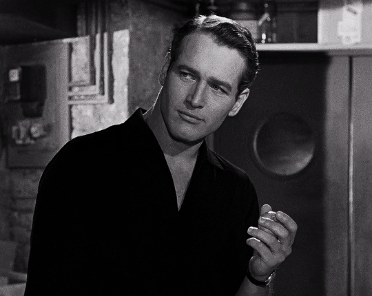 Paul Newman in Paris Blues (1961) dir. Martin Ritt entre mes doigts.gif, juin 2021