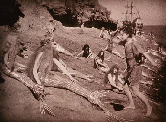 Peter Pan (1924) l'intolérance des sirènes casse-toi et nage à l'ombre.gif, nov. 2021