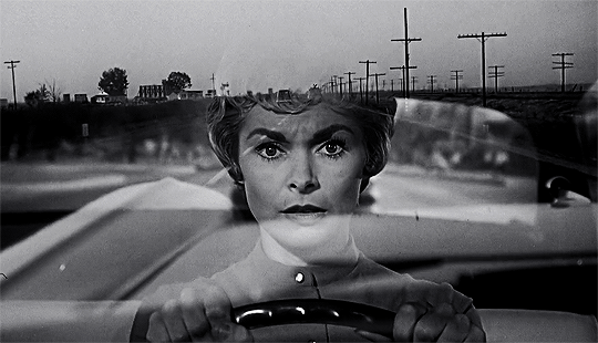 Psycho (1960) dir. Alfred Hitchcock la route.gif, mai 2021