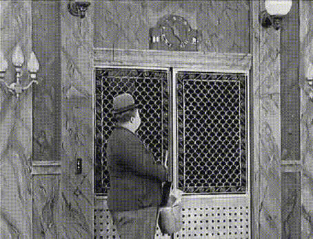 Roscoe Arbuckle Buster Keaton ascenseur l'invention de la télécommande.gif, nov. 2021