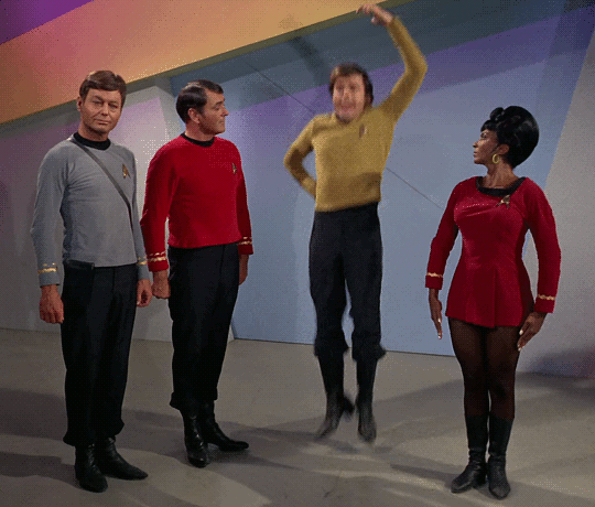 Star Trek TOS Chekov  manifestation tous ensemble.gif, mai 2023