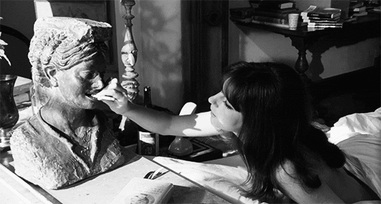 Stefania Sandrelli in I Knew Her Well (1965, dir. Antonio Pietrangeli) tiens, fume.gif, mai 2021
