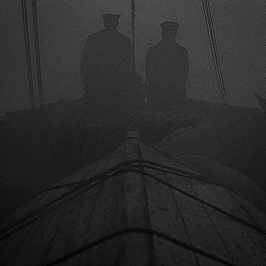 THE LIGHTHOUSE (2019) dir. Robert Eggers le navire dans le brouillard.gif, déc. 2020