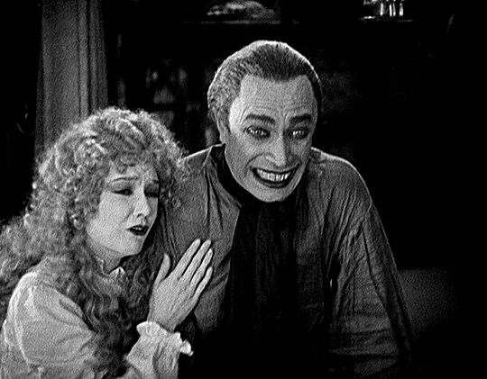 THE MAN WHO LAUGHS (1928) sourire souris.gif, oct. 2020