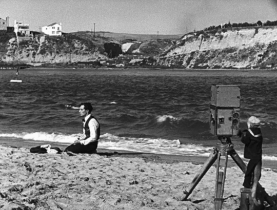 The Cameraman (1928) dir. Edward Sedgwick, Buster Keaton mes films de vacances.gif, juil. 2021