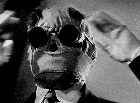The Invisible Man (1933) dir. James Whale regardons les choses en face.gif, sept. 2021