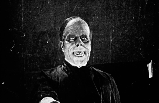 The Phantom of the Opera 1925 Rupert Julian d'après Gaston Leroux sourire.gif, mar. 2021