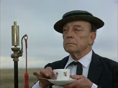 The Railrodder Gerald Potterton et Buster Keaton un thé au Canada.gif, avr. 2021