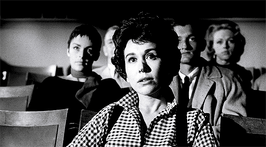 The Tingler 1959 dir. William Castle insecte Kafka abus sexuels dans l'église.gif, nov. 2022