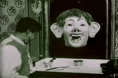 Un chien andalou Buñuel et Salvador Dalí 1929 le visage dans le miroir.gif, fév. 2021