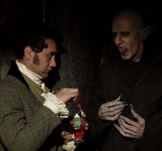 What We Do in the Shadows (2014) Directed by Jemaine Clement and Taika Waititi vampire dents dentiste.gif, nov. 2021